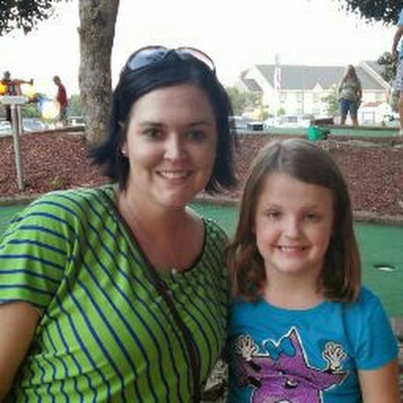 Meet your Posher, Karie - Picture 1 of 1